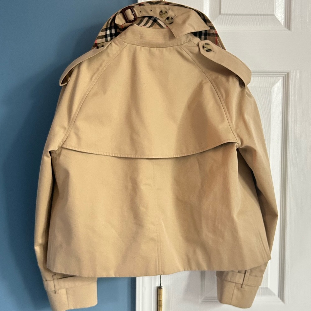 Burberry Cropped Gabardine Trench Coat - Picture 5 of 13